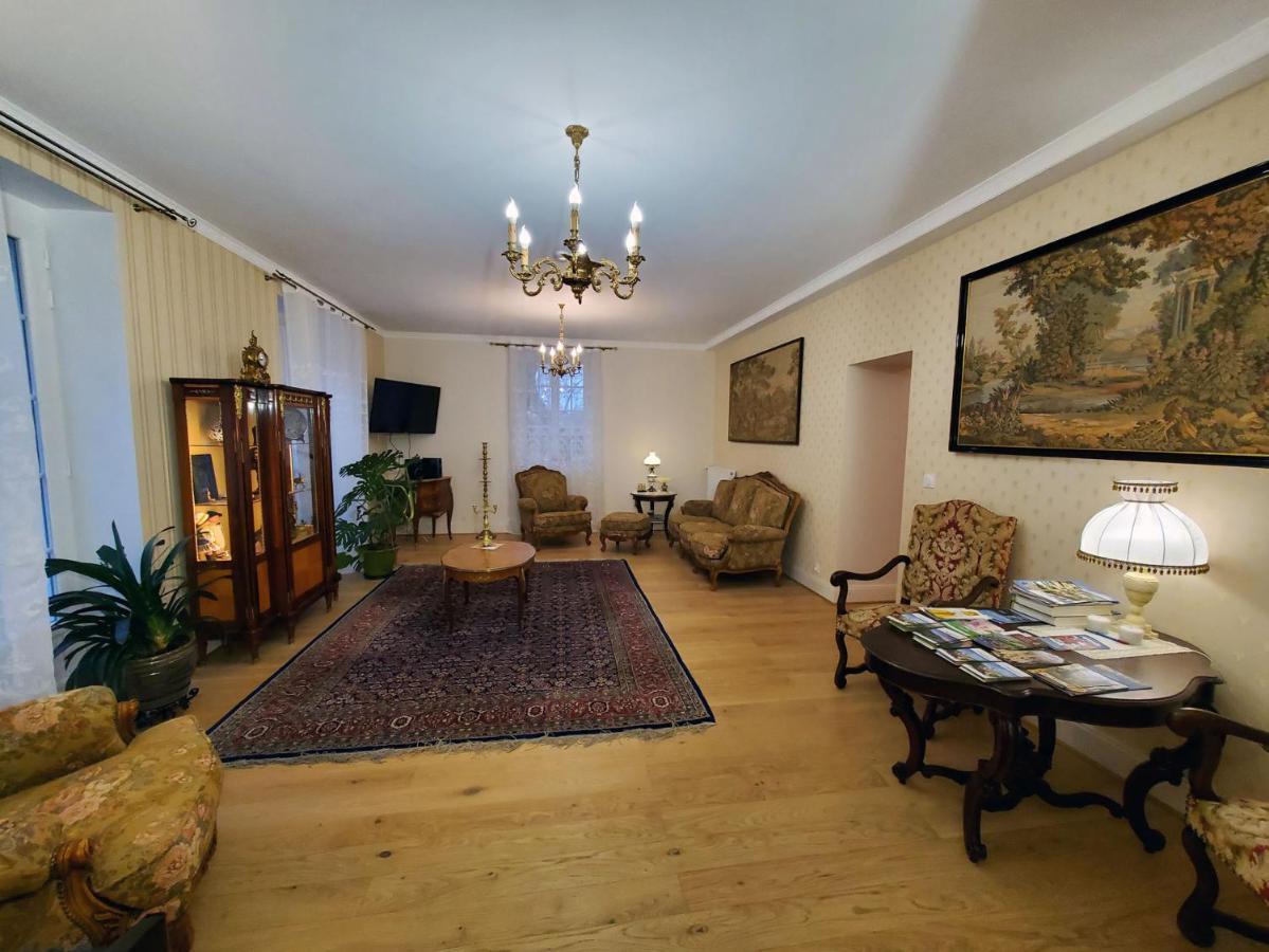 Logis Vélès Bed & Breakfast